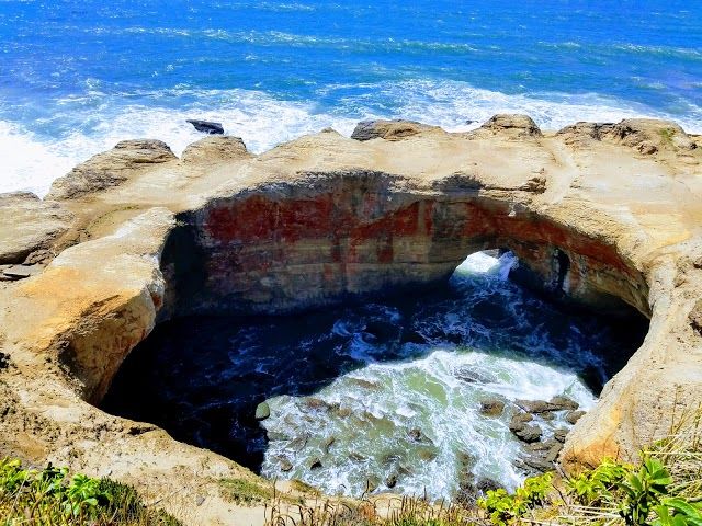 Devils Punchbowl State Natural Area